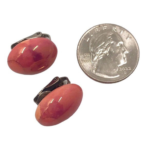 Vintage Resin Pink Oval Clip On Earrings - Picture 4 of 4
